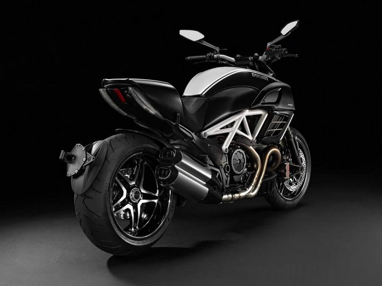 杜卡迪ducati diavel-amg 图片