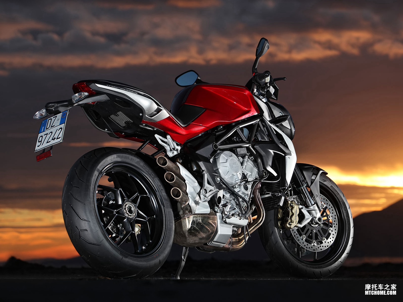 高清晰华丽的红色HONDA本田CBR1000RR摩托车壁纸