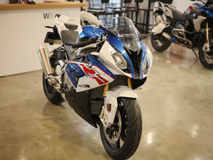 宝马摩托车S1000RR实拍图片